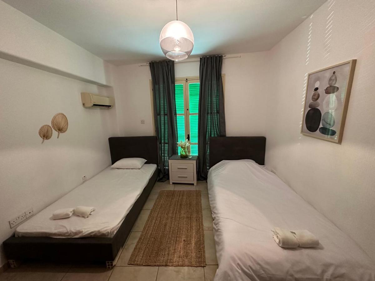 Private Room In Shared Flat Nicosia Exterior foto