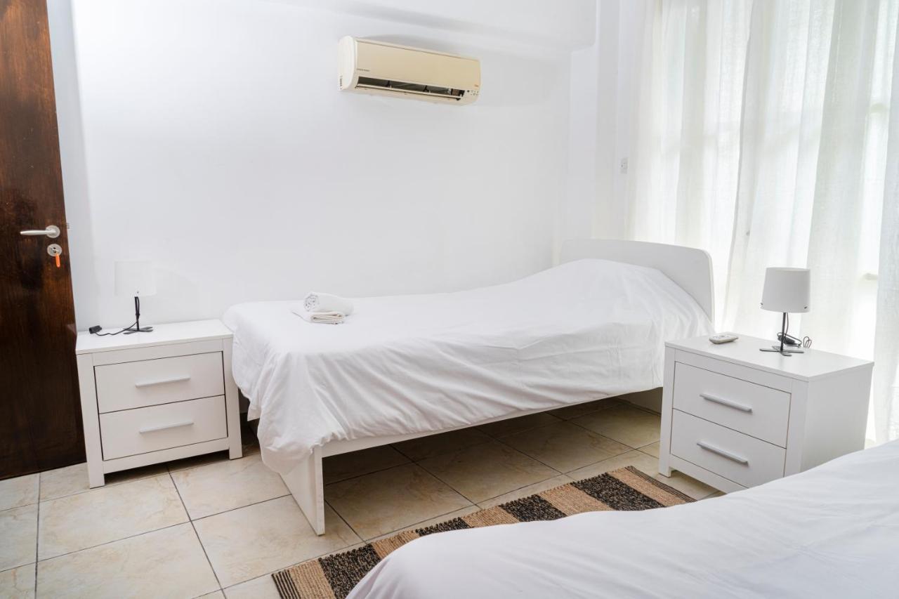 Private Room In Shared Flat Nicosia Exterior foto