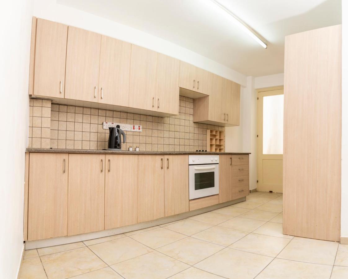 Private Room In Shared Flat Nicosia Exterior foto