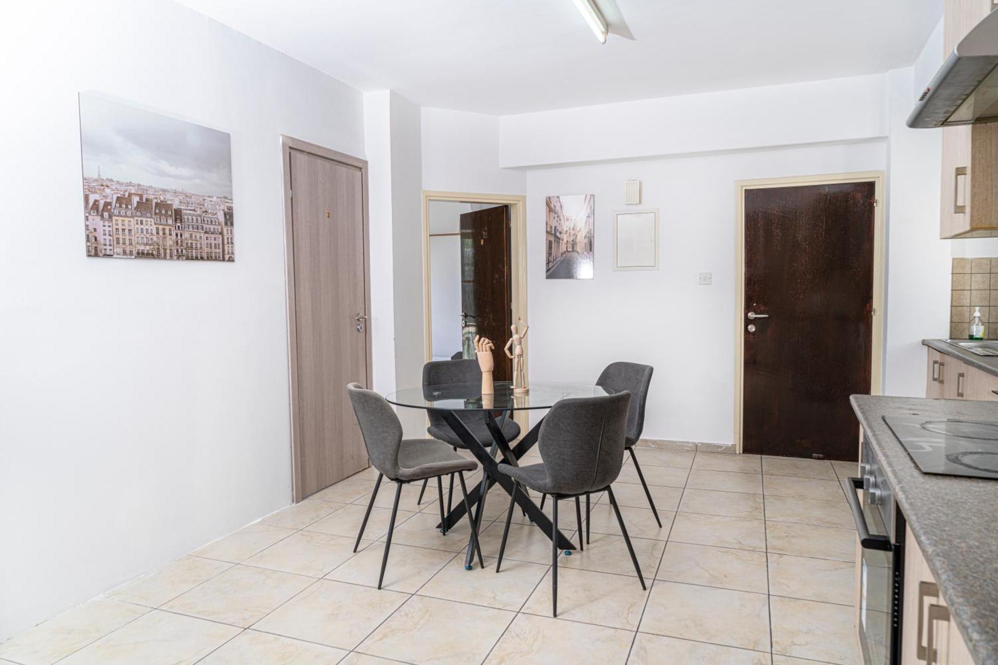 Private Room In Shared Flat Nicosia Exterior foto
