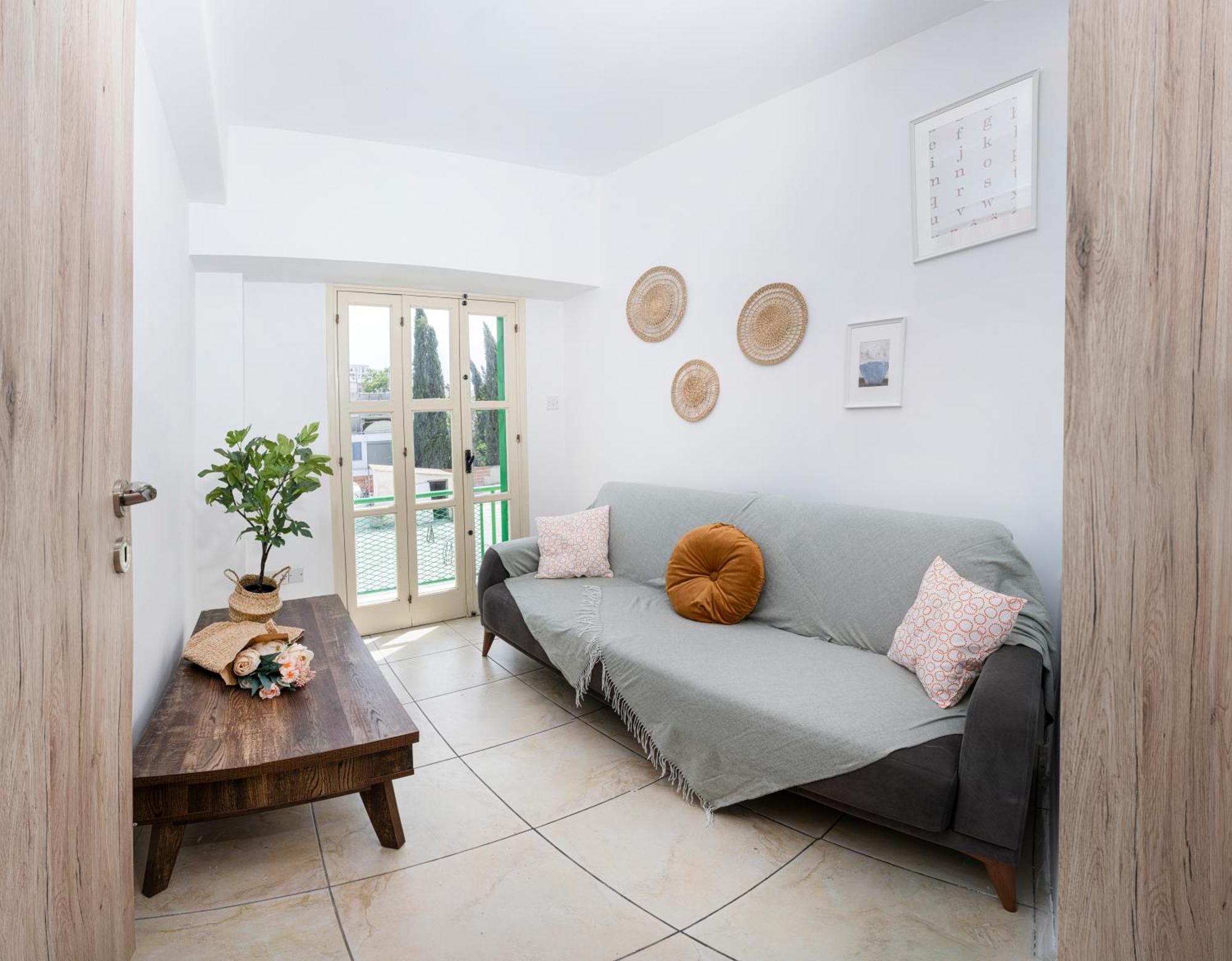 Private Room In Shared Flat Nicosia Exterior foto