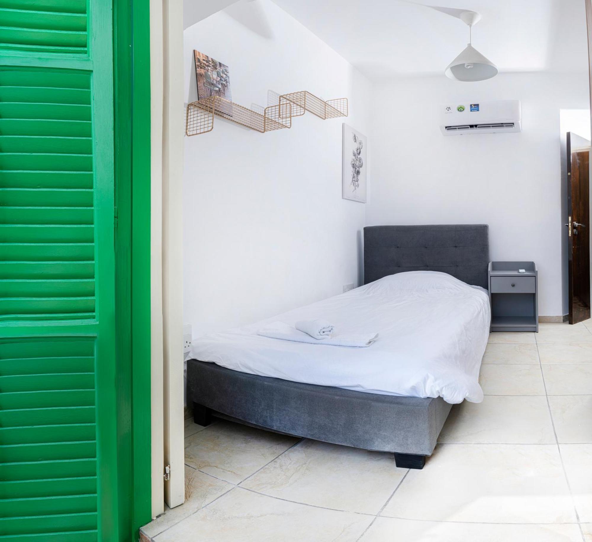 Private Room In Shared Flat Nicosia Exterior foto