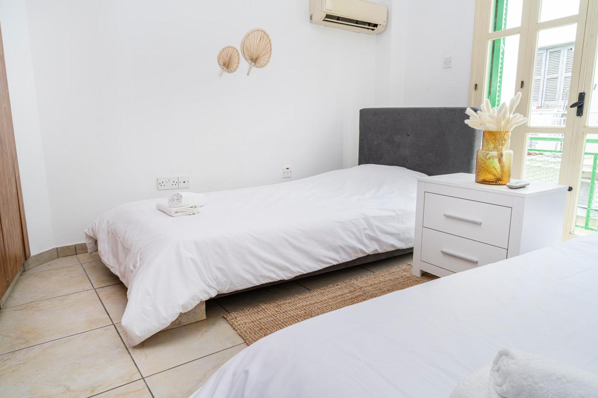 Private Room In Shared Flat Nicosia Exterior foto